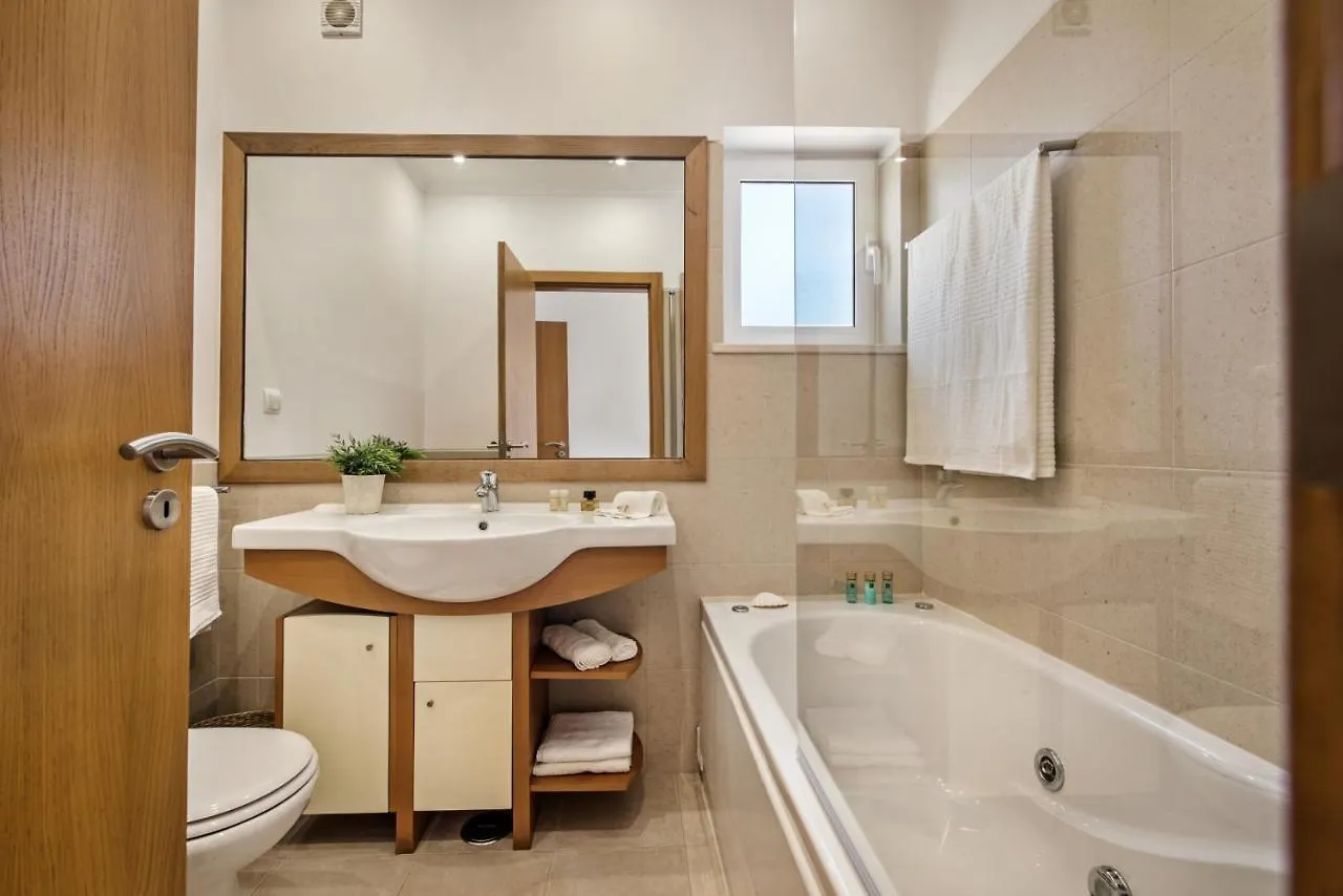 Luxurious First Floor Apartment Sleeps 4 Carvoeiro
