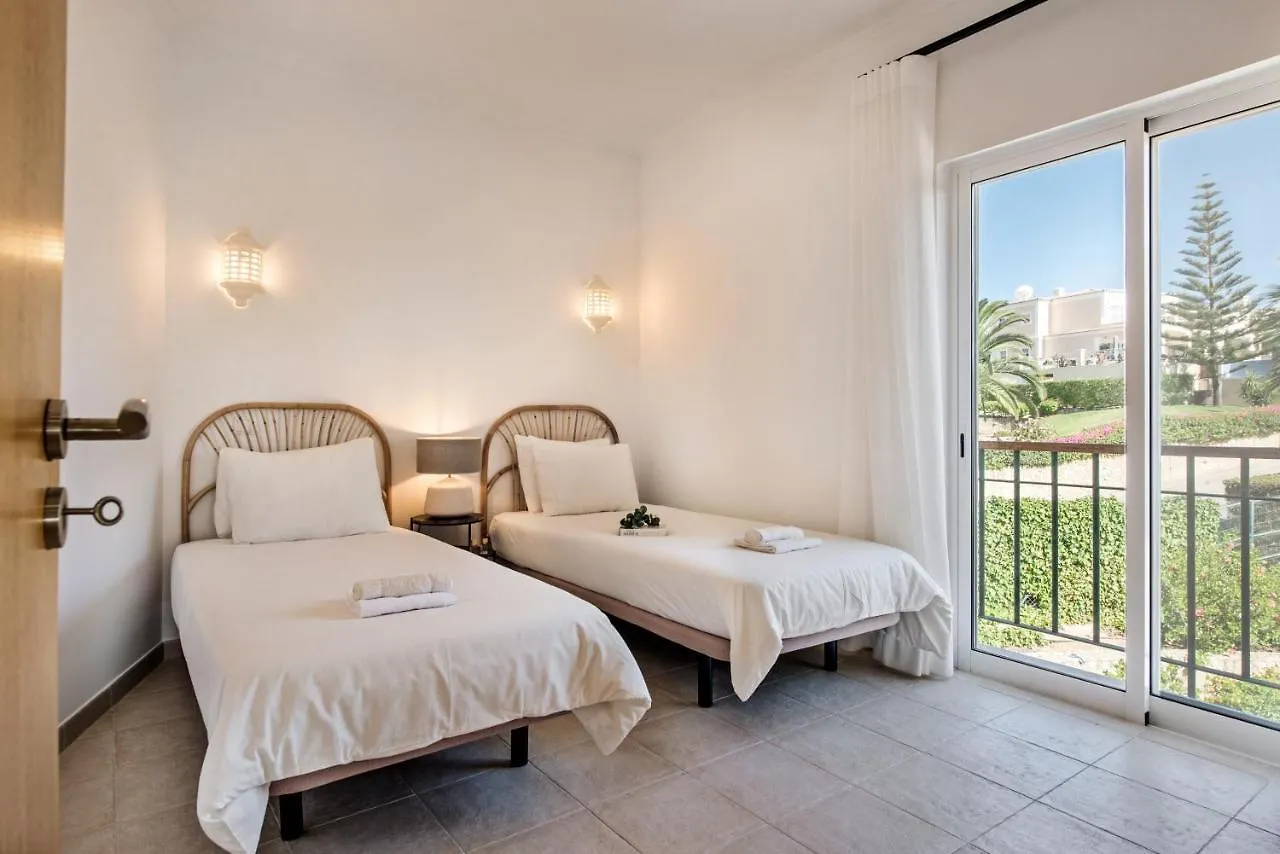 Luxurious First Floor Apartment Sleeps 4 Carvoeiro